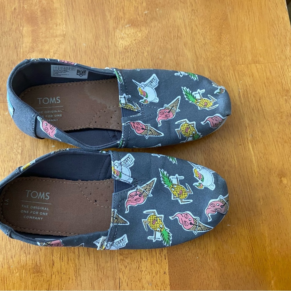 Toms unicorn Alpargata slip on shoes size 1 youth